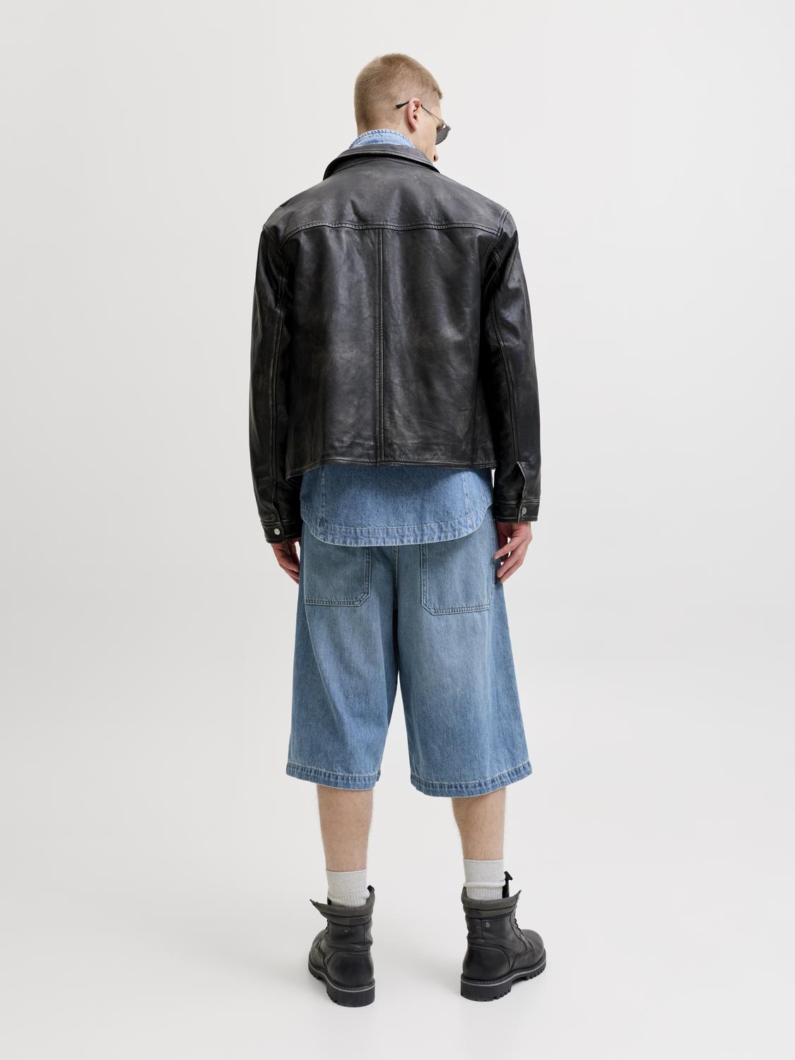 model_shot-back